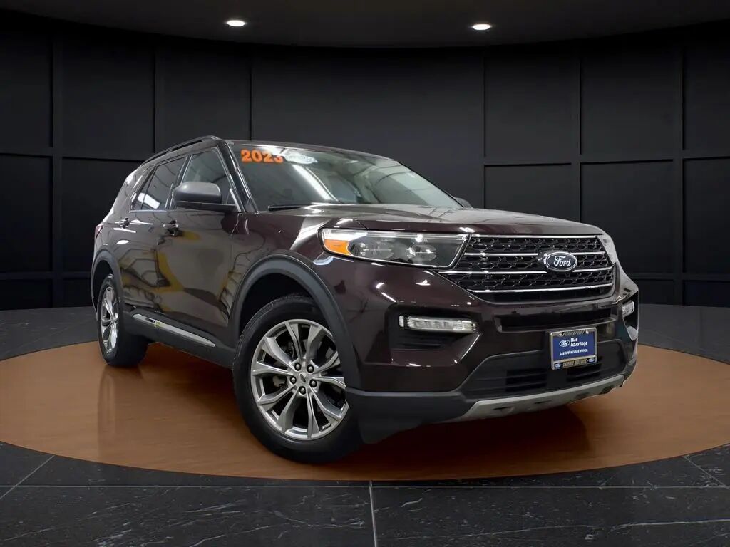 2023 Ford Explorer XLT — photo 1 of 26