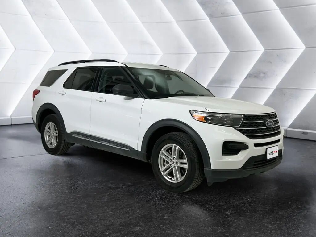 2023 Ford Explorer XLT — photo 1 of 25