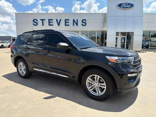 2023 Ford Explorer XLT — photo 1 of 26
