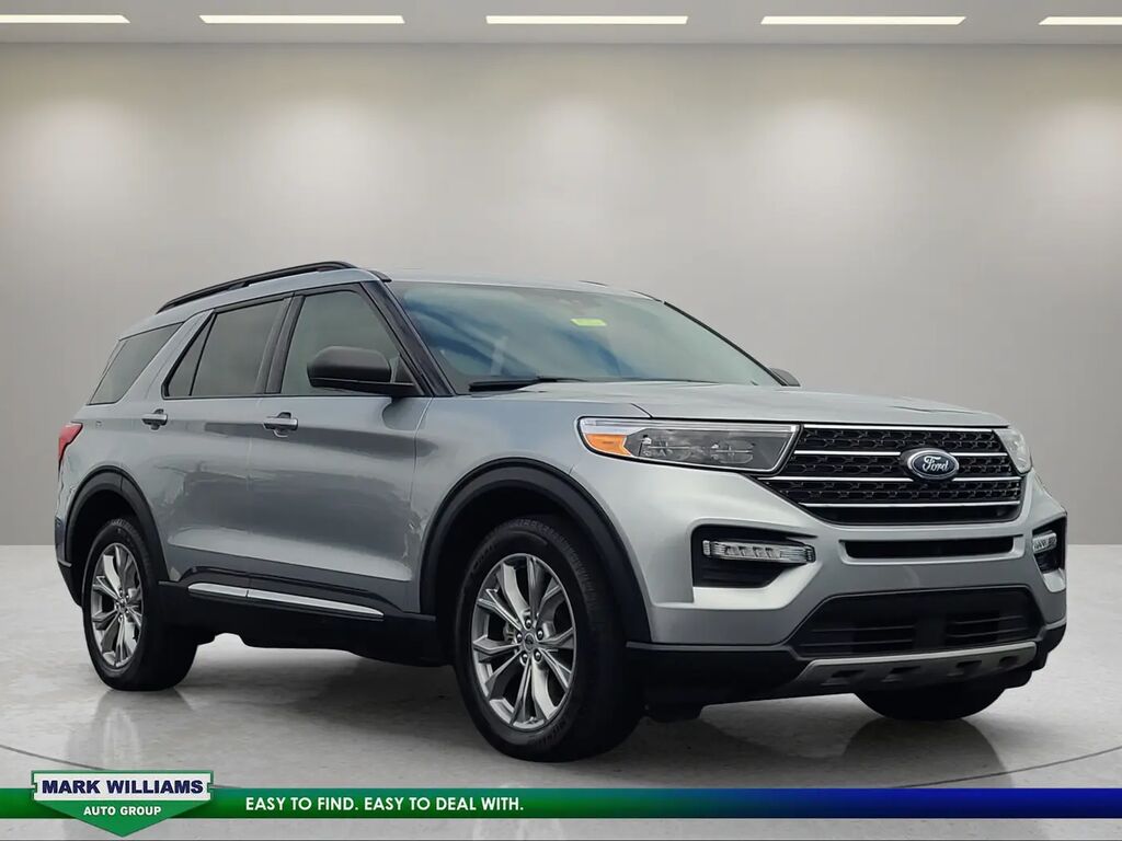 2023 Ford Explorer XLT — photo 1 of 12