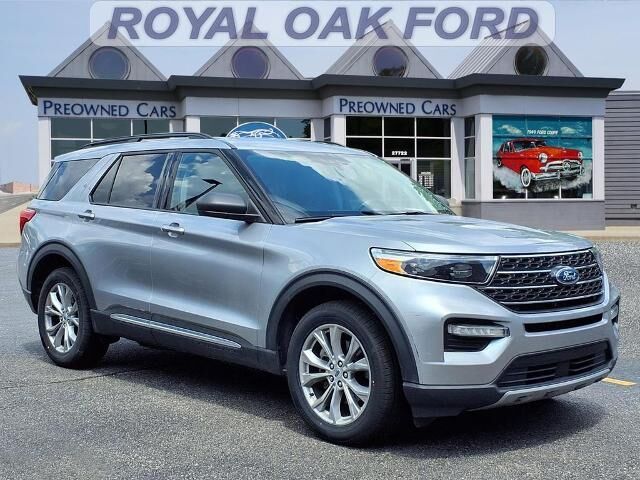 2023 Ford Explorer XLT — photo 1 of 12