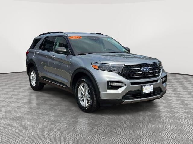 2023 Ford Explorer XLT — photo 1 of 27