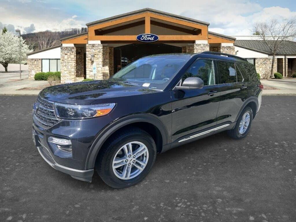 2023 Ford Explorer XLT — photo 1 of 1