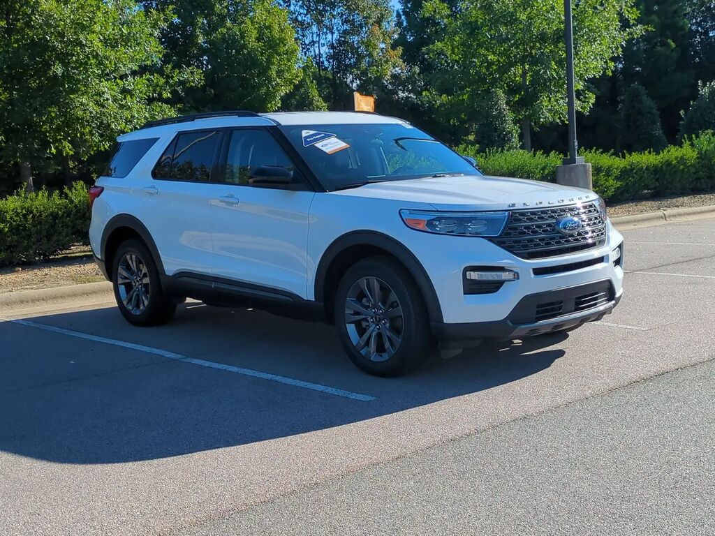 2024 Ford Explorer XLT — photo 1 of 13