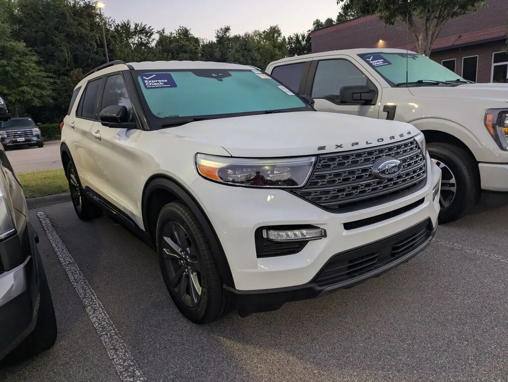 2024 Ford Explorer XLT — photo 1 of 4