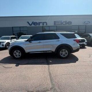 2024 Ford Explorer XLT — photo 1 of 27