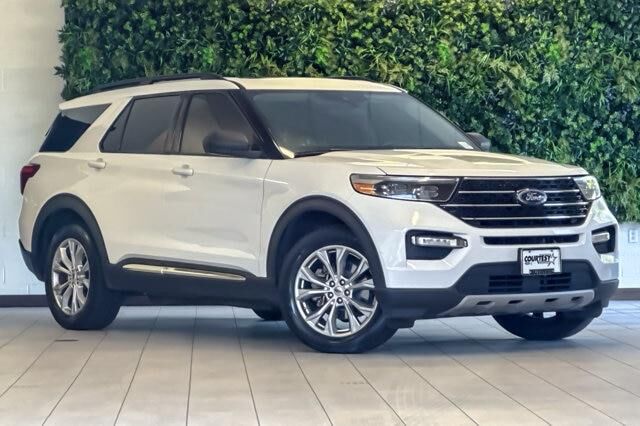 2020 Ford Explorer XLT — photo 1 of 27