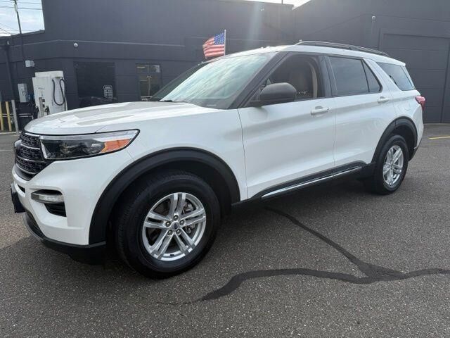 2022 Ford Explorer XLT — photo 1 of 22