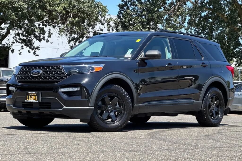2023 Ford Explorer XLT — photo 1 of 13