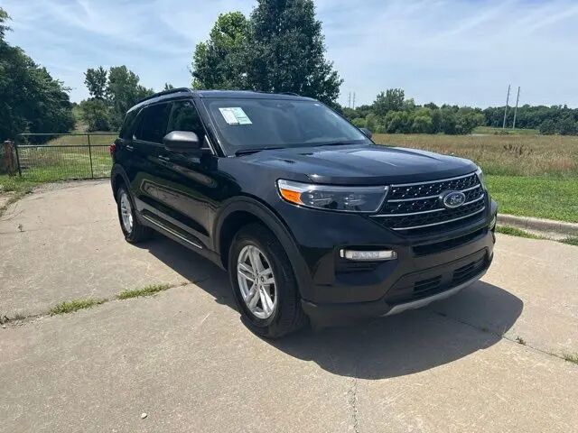 2023 Ford Explorer XLT — photo 1 of 49