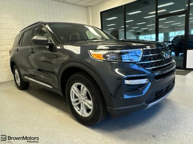 2023 Ford Explorer XLT — photo 1 of 13
