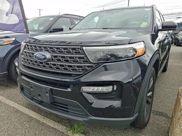 2023 Ford Explorer XLT — photo 1 of 5
