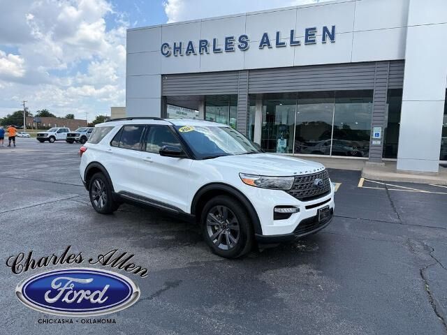 2023 Ford Explorer XLT — photo 1 of 13
