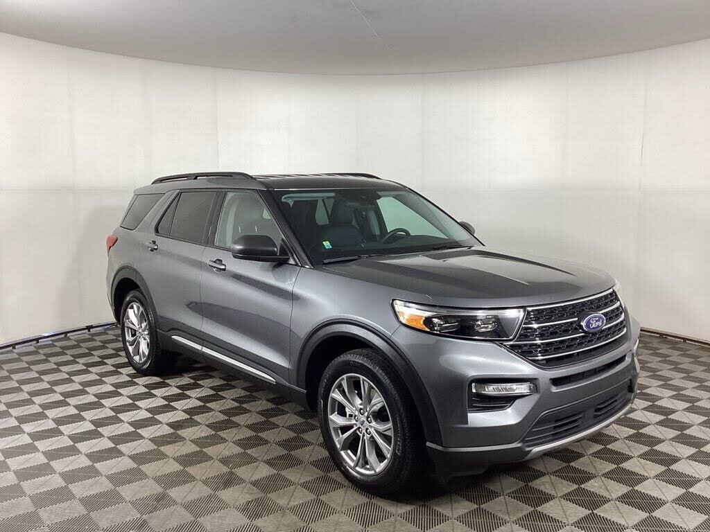2023 Ford Explorer XLT — photo 1 of 16