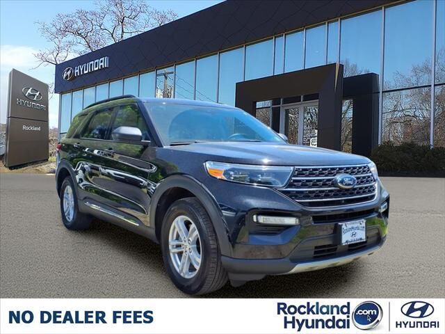 2023 Ford Explorer XLT — photo 1 of 12