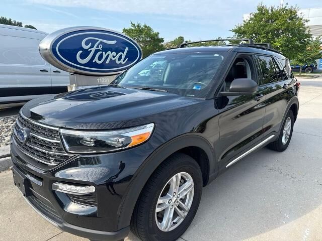 2023 Ford Explorer XLT — photo 1 of 13
