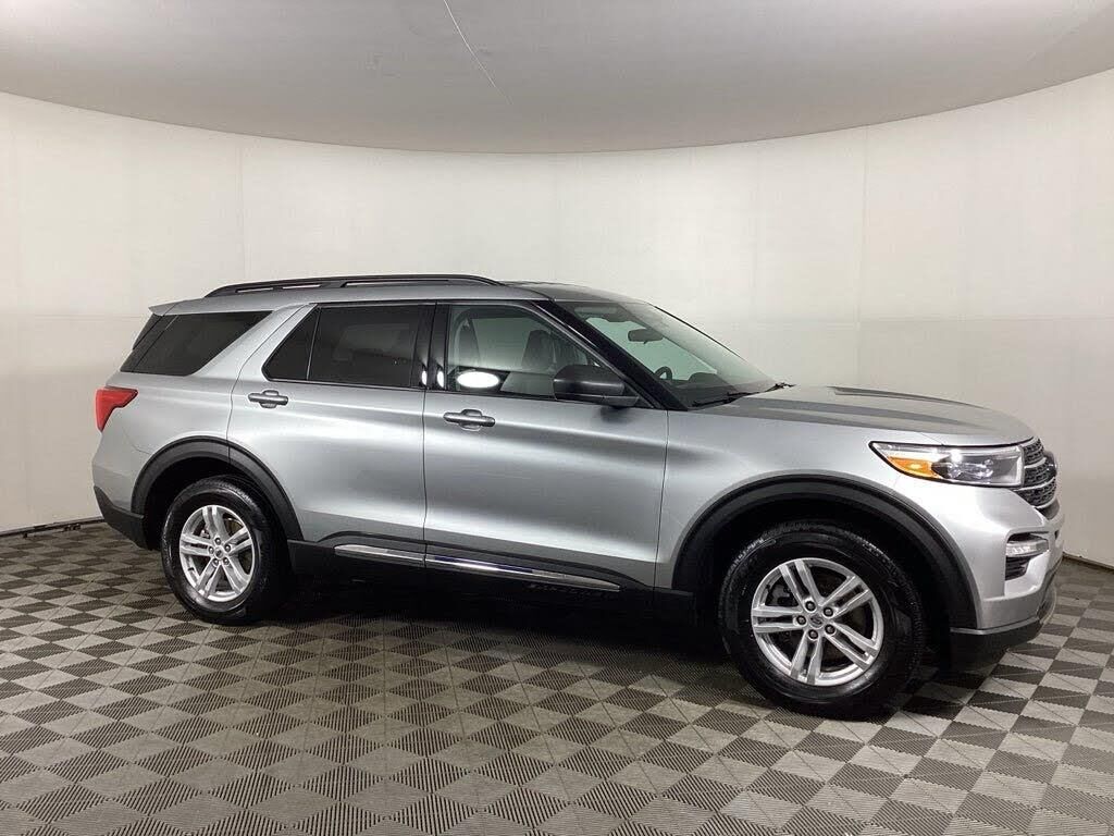 2023 Ford Explorer XLT — photo 1 of 41