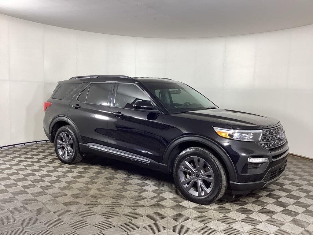 2024 Ford Explorer XLT — photo 1 of 27