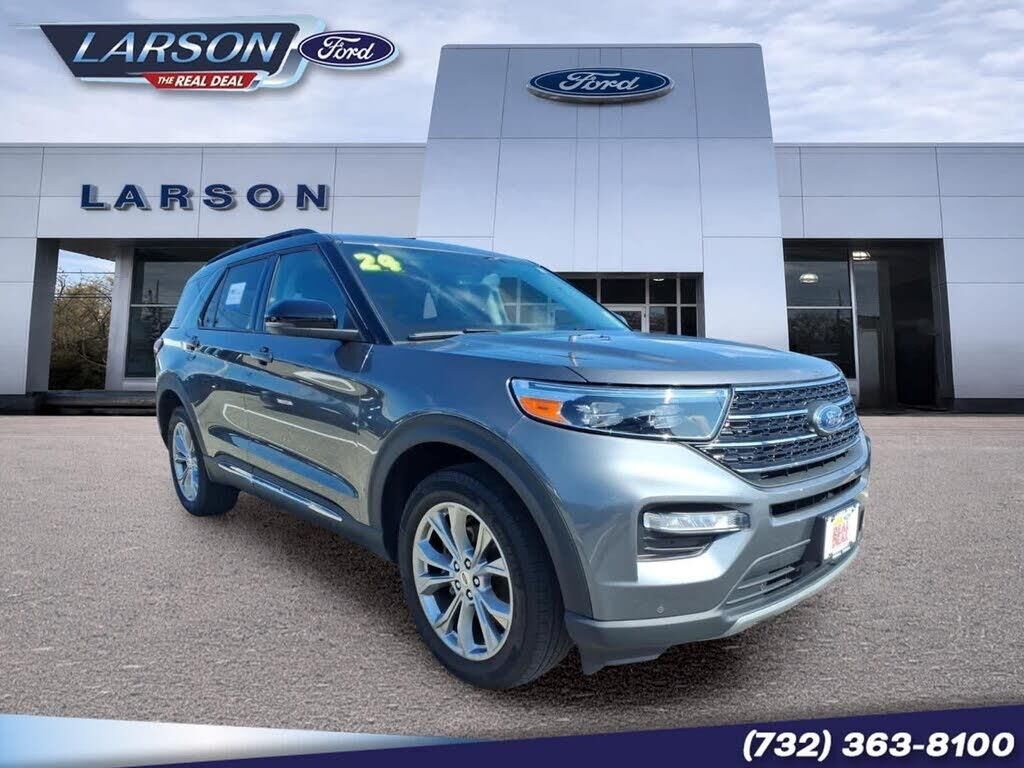 2024 Ford Explorer XLT — photo 1 of 1