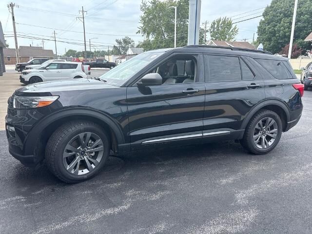 2021 Ford Explorer XLT — photo 1 of 2