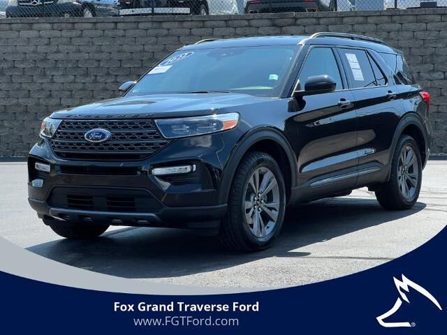 2022 Ford Explorer XLT — photo 1 of 26