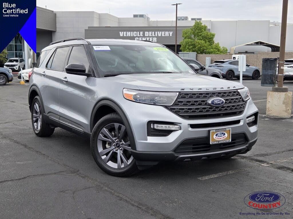 2022 Ford Explorer XLT — photo 1 of 1