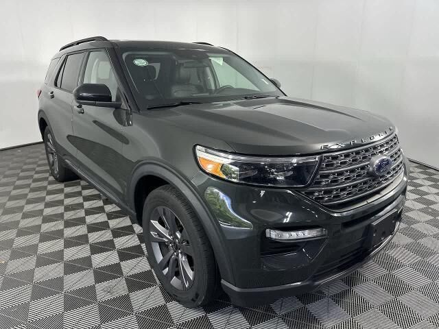 2022 Ford Explorer XLT — photo 1 of 13