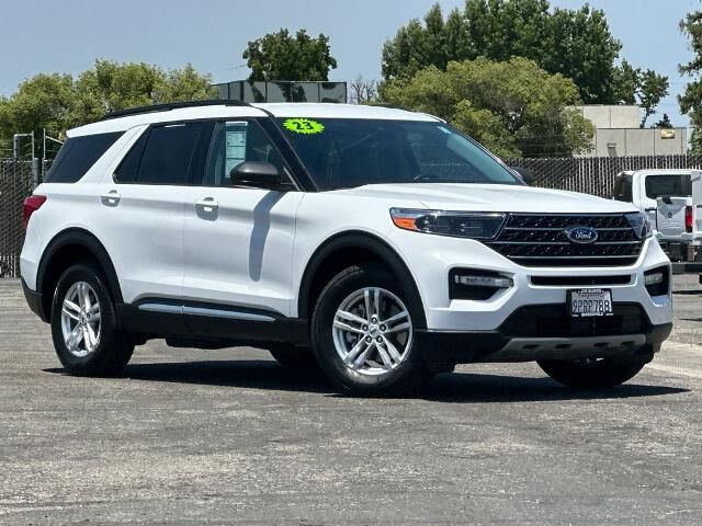 2023 Ford Explorer XLT — photo 1 of 13