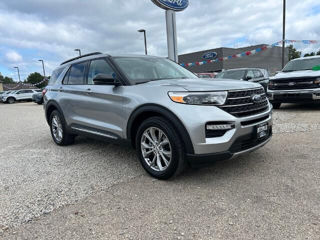 2023 Ford Explorer XLT — photo 1 of 13