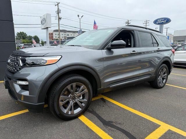 2023 Ford Explorer XLT — photo 1 of 24
