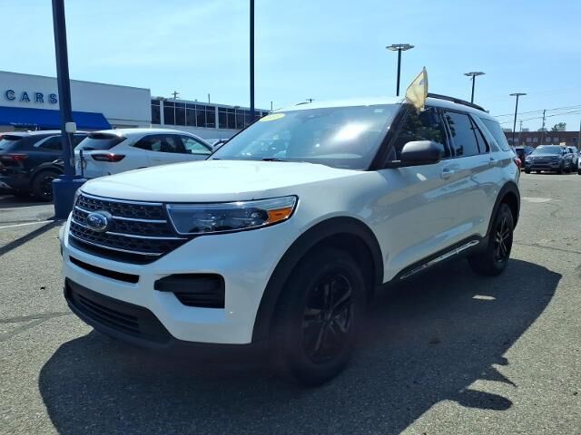 2023 Ford Explorer XLT — photo 1 of 13