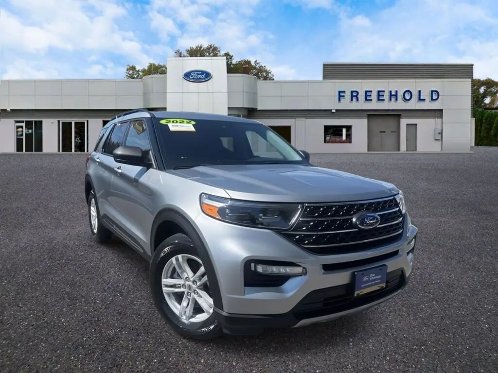 2022 Ford Explorer XLT — photo 1 of 13