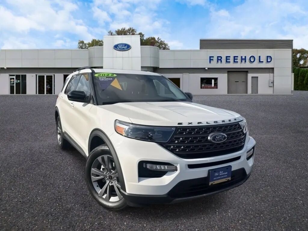 2022 Ford Explorer XLT — photo 1 of 14