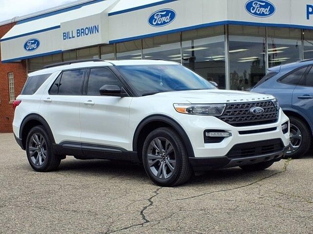 2023 Ford Explorer XLT — photo 1 of 26