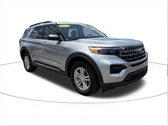 2023 Ford Explorer XLT — photo 1 of 4