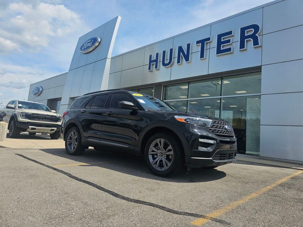 2021 Ford Explorer XLT — photo 1 of 2