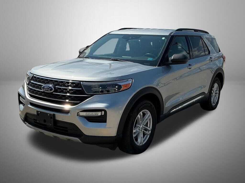 2023 Ford Explorer XLT — photo 1 of 3