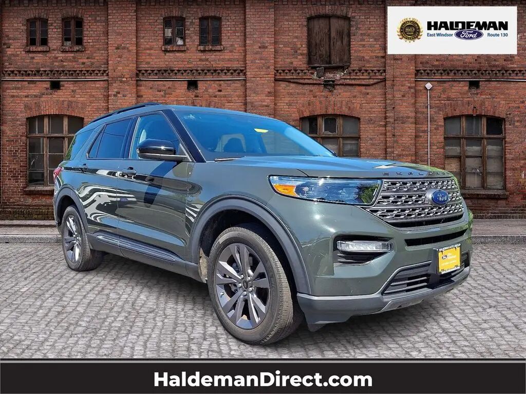 2023 Ford Explorer XLT — photo 1 of 2