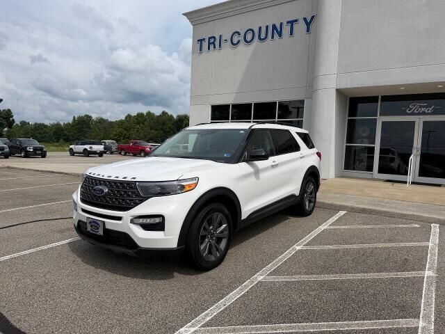 2023 Ford Explorer XLT — photo 1 of 26