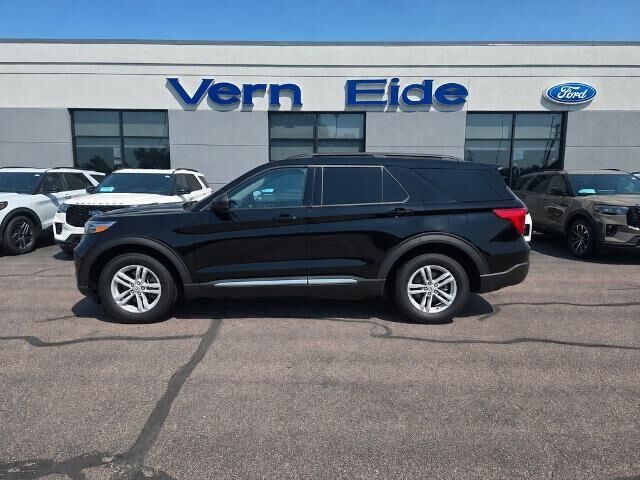 2021 Ford Explorer XLT — photo 1 of 27