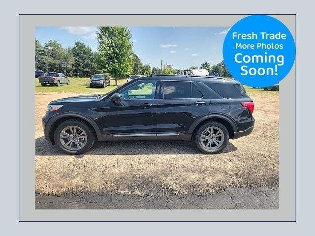 2021 Ford Explorer XLT — photo 1 of 3
