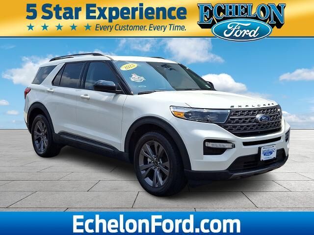 2023 Ford Explorer XLT — photo 1 of 13