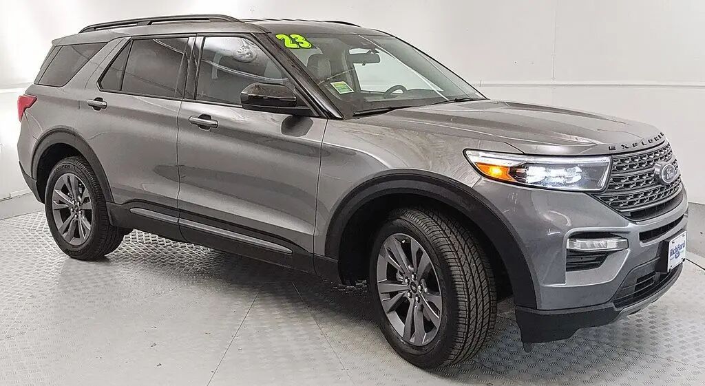 2023 Ford Explorer XLT — photo 1 of 11