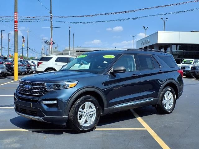 2023 Ford Explorer XLT — photo 1 of 26