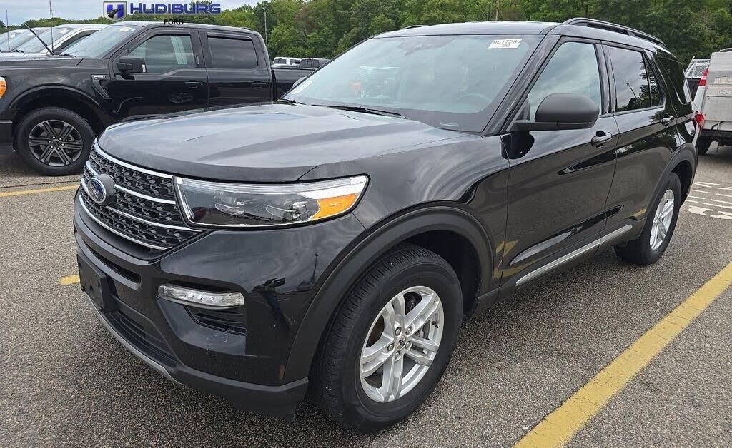 2023 Ford Explorer XLT — photo 1 of 1