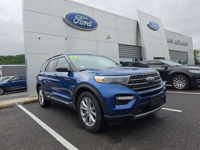 2023 Ford Explorer XLT — photo 1 of 13