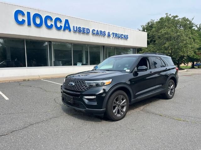 2023 Ford Explorer XLT — photo 1 of 26