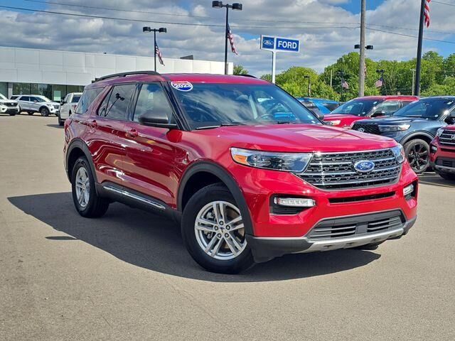 2023 Ford Explorer XLT — photo 1 of 13
