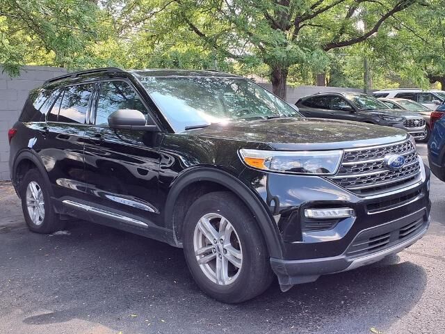 2023 Ford Explorer XLT — photo 1 of 12