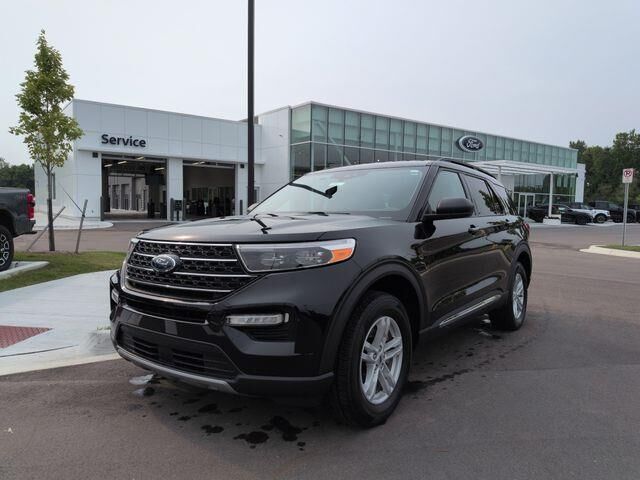 2023 Ford Explorer XLT — photo 1 of 26